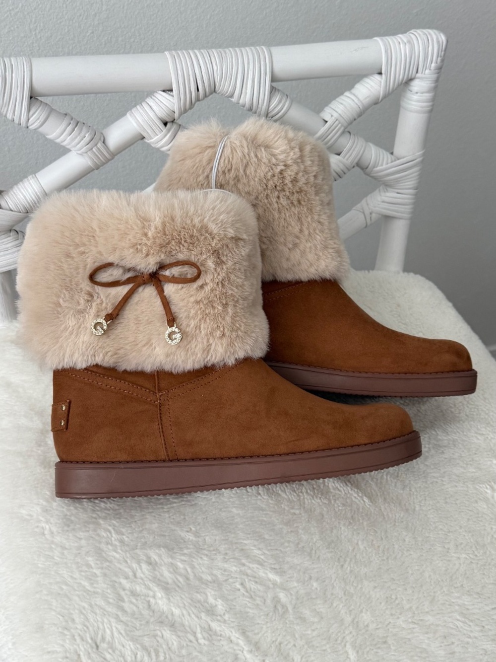 GBG Los Angeles Brown Faux Suede Fur Rhinestone Charm Winter Boots 8.5 NWOT